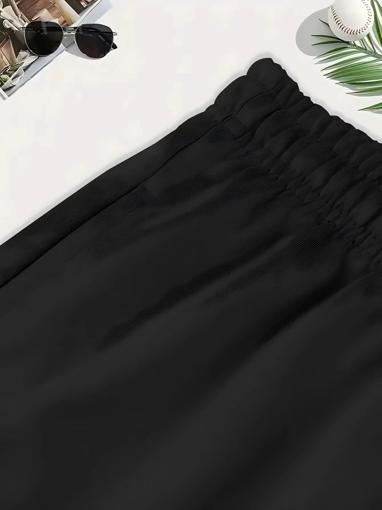 Stylish and Minimalist Shorts for Women, Featuring A Heart Print Design, with A Drawstring Elastic Waist for A Fashionable Look